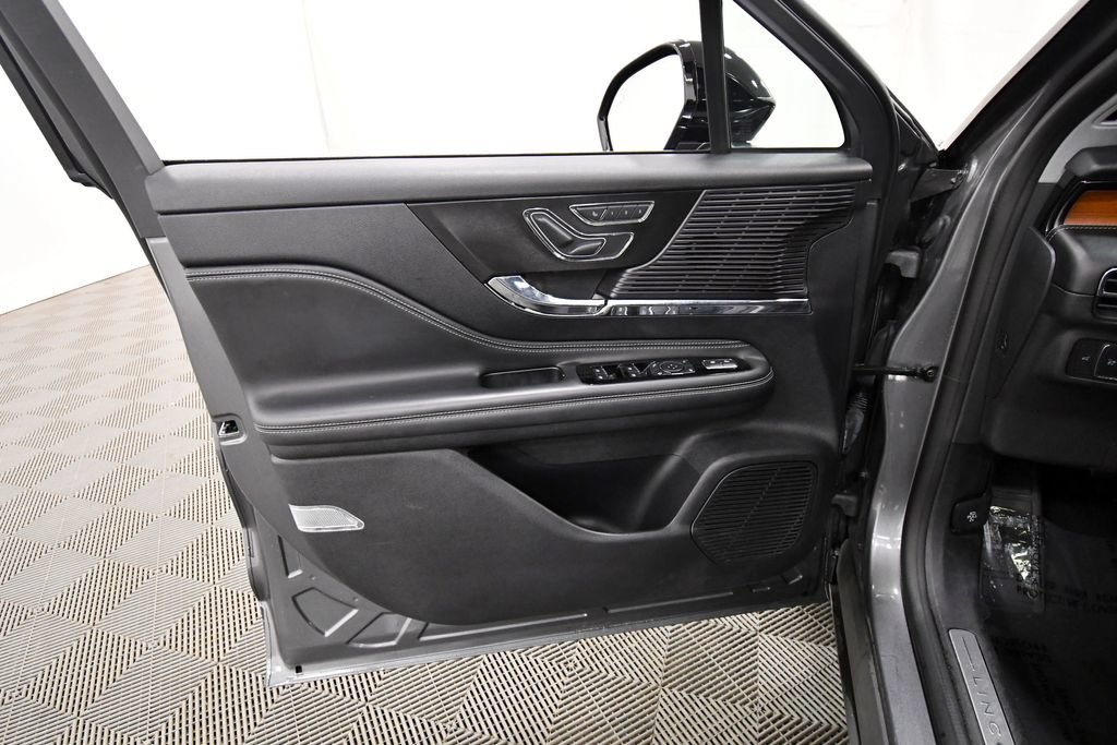 Used 2022 Lincoln Corsair Reserve w/ Equipment Group 201A AWD/4WD image 13