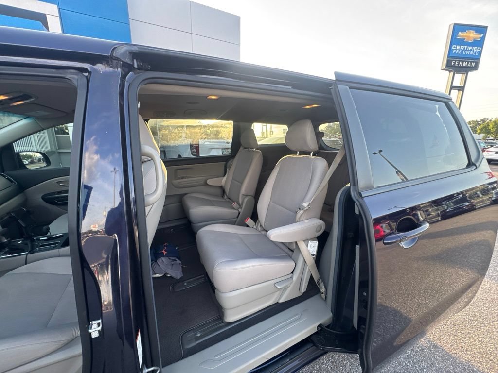 Used 2019 Kia Sedona LX FWD image 17