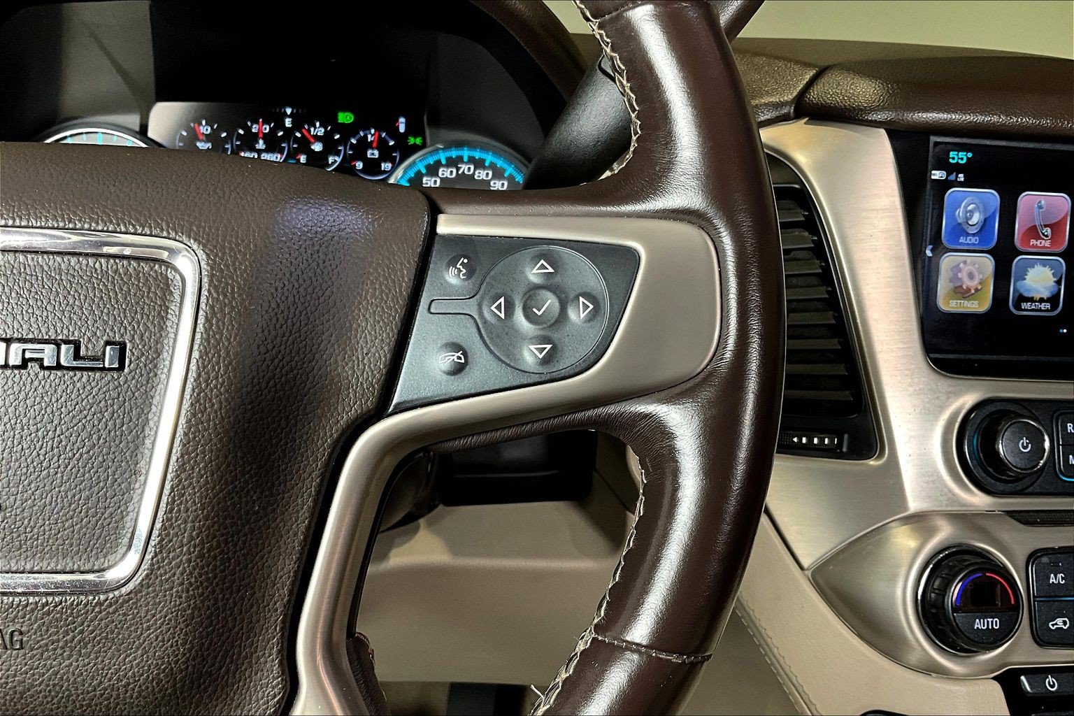 Used 2020 GMC Yukon Denali w/ Open Road Package AWD/4WD image 12