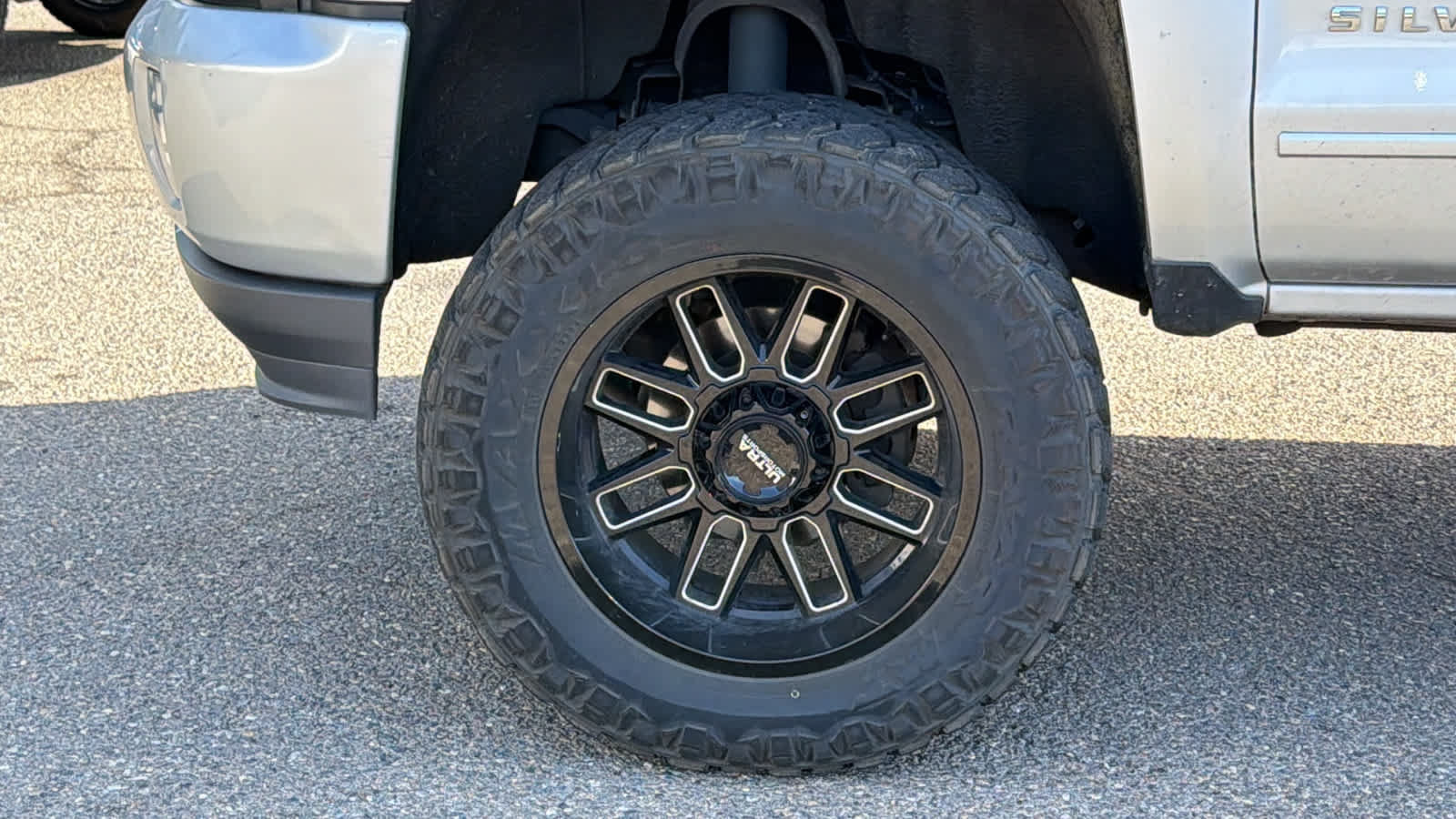 Used 2018 Chevrolet Silverado 1500 LT w/ All Star Edition AWD/4WD image 9