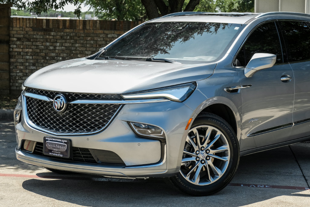Used 2024 Buick Enclave Avenir w/ Avenir Technology Package FWD image 13