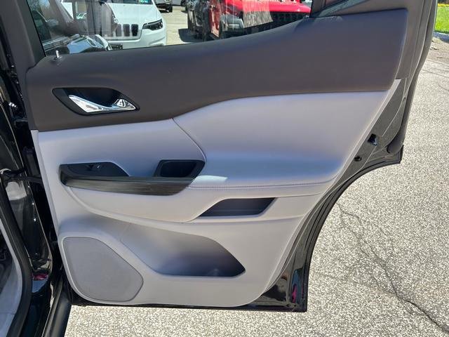 Used 2023 GMC Acadia SLT image 27