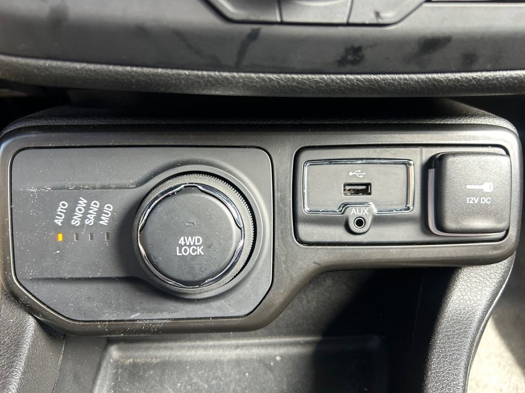 Used 2023 Jeep Renegade Latitude w/ Premium Group AWD/4WD image 20