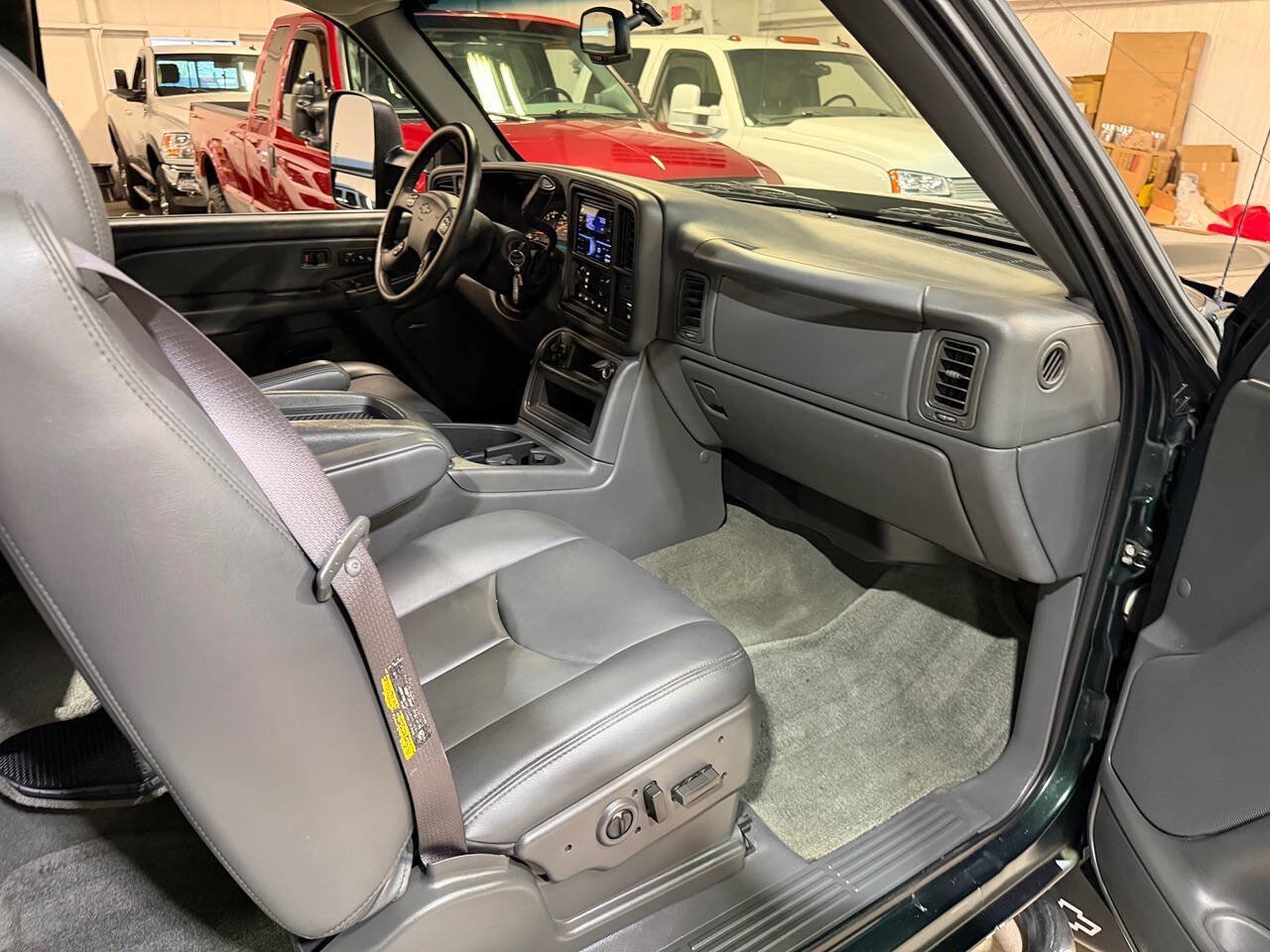 Used 2006 Chevrolet Silverado 2500 LT w/ Heavy-Duty Power Package AWD/4WD image 9
