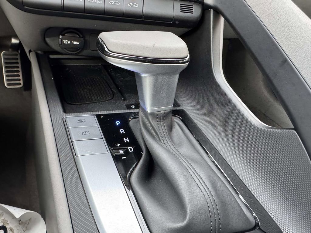 Certified 2025 Hyundai Elantra Sport image 28