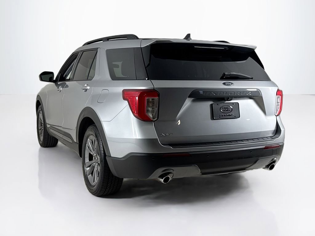 Used 2021 Ford Explorer XLT w/ Equipment Group 202A image 3