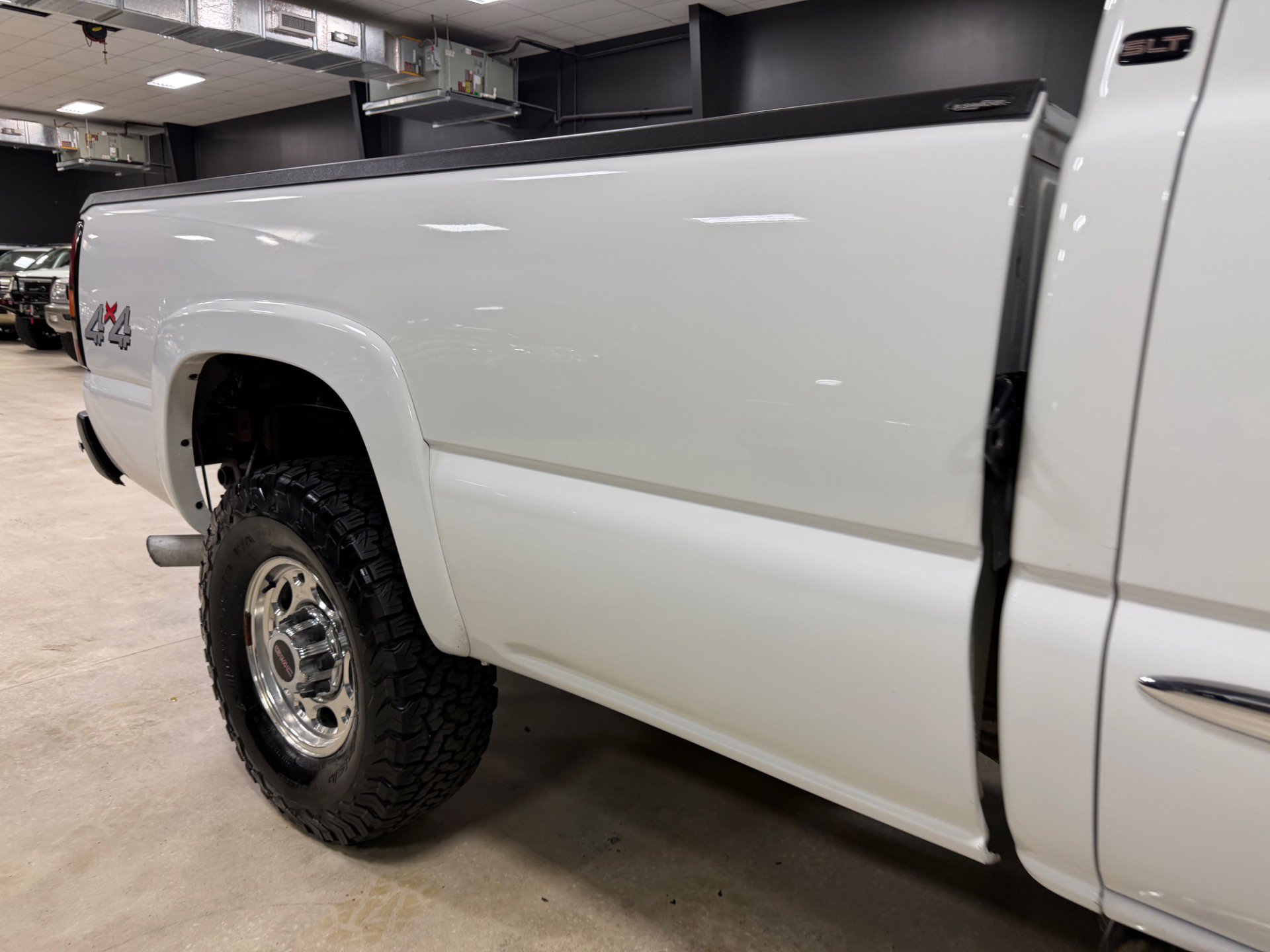 Used 2004 GMC Sierra 2500 SLT w/ Heavy-Duty Power Package AWD/4WD image 15