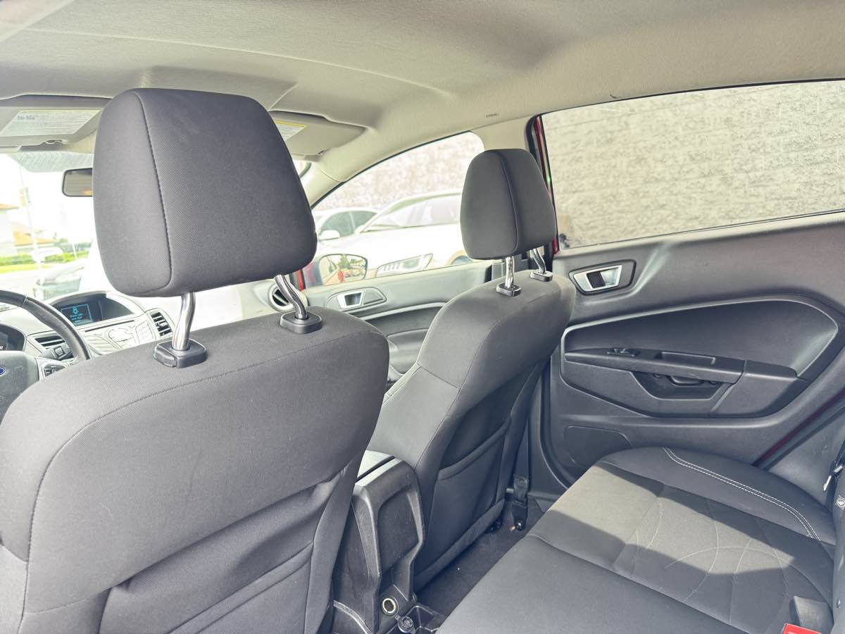 Used 2016 Ford Fiesta SE FWD image 25