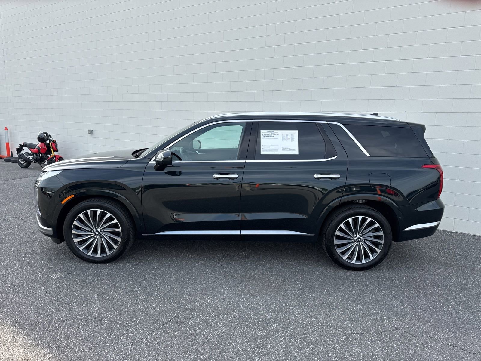 Used 2025 Hyundai Palisade Calligraphy image 4