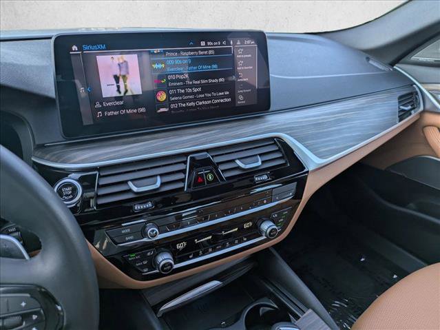 Used 2023 BMW 530e w/ Premium Package image 15