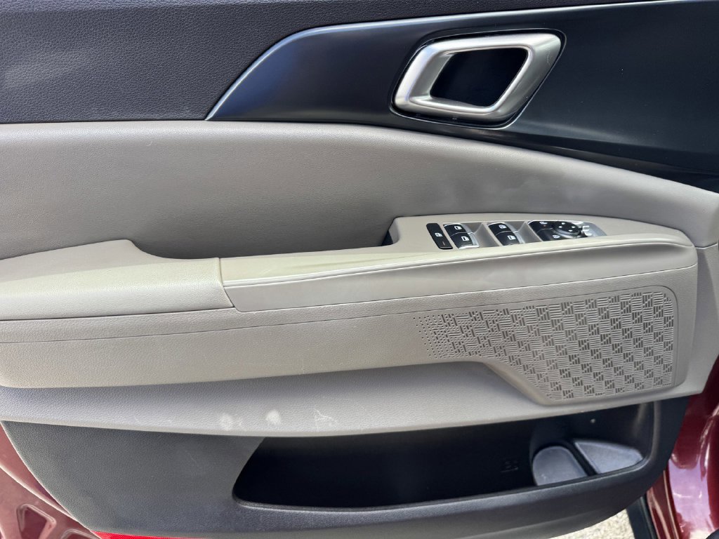 Used 2025 Kia Carnival FWD image 17