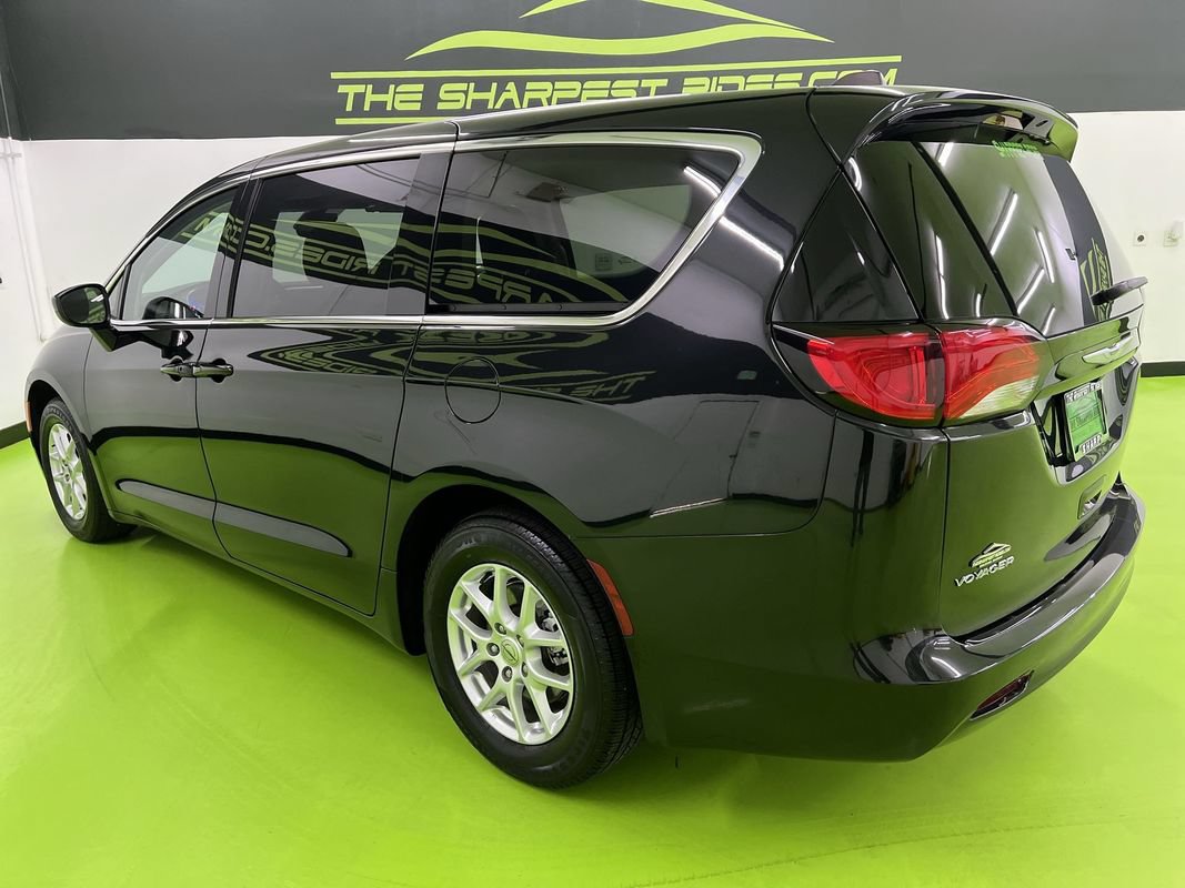 Used 2024 Chrysler Voyager LX FWD image 7