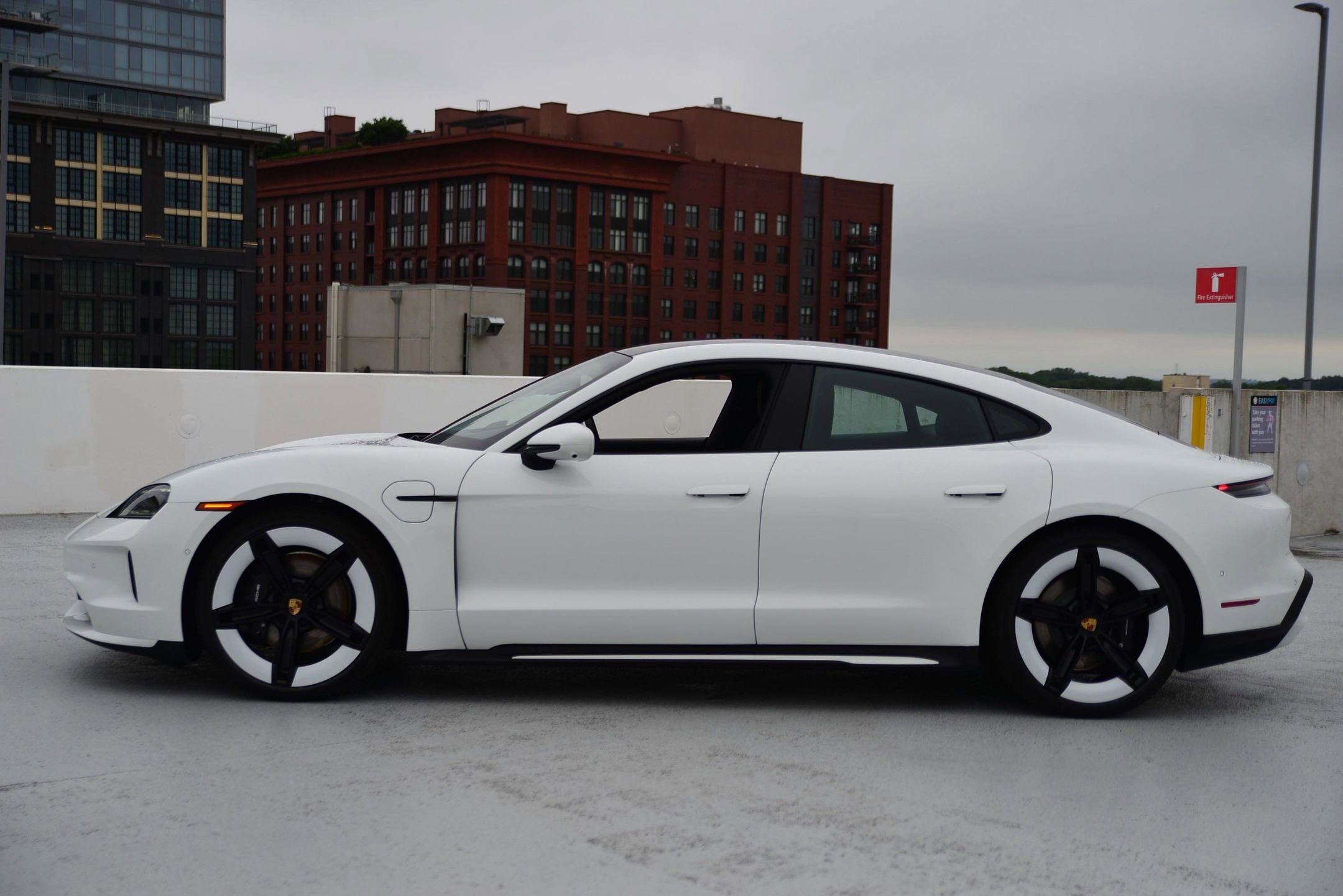 Used 2025 Porsche Taycan image 2