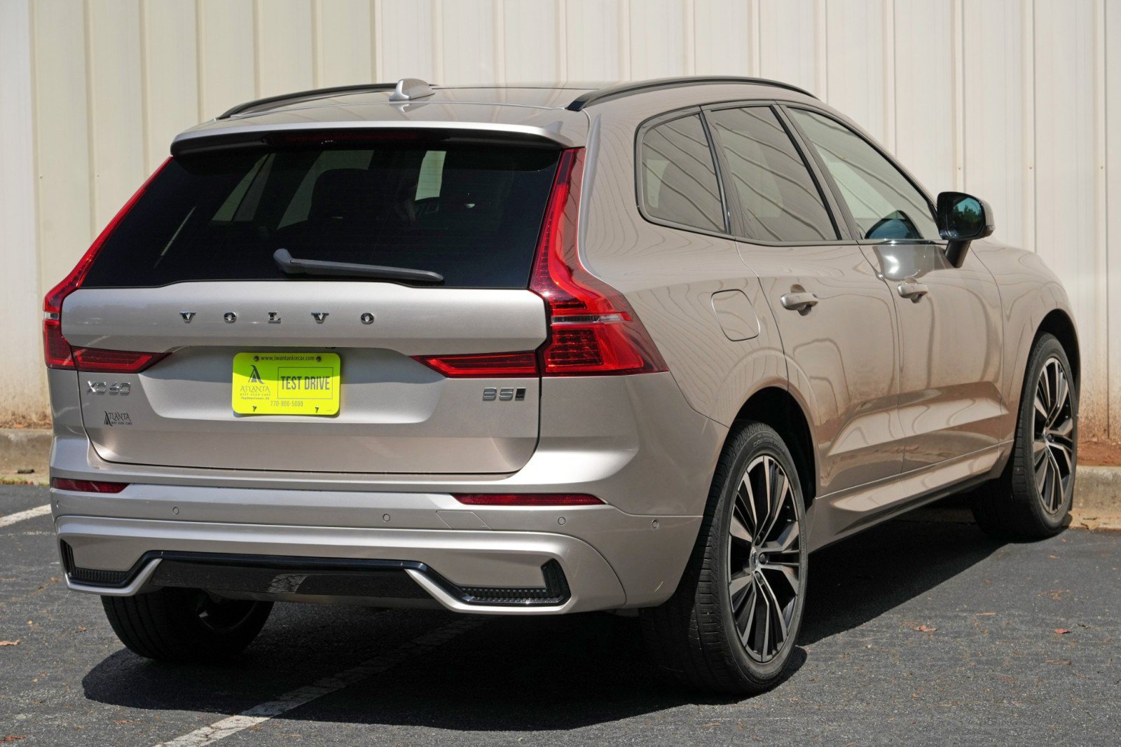 Used 2023 Volvo XC60 B5 Plus AWD/4WD image 53