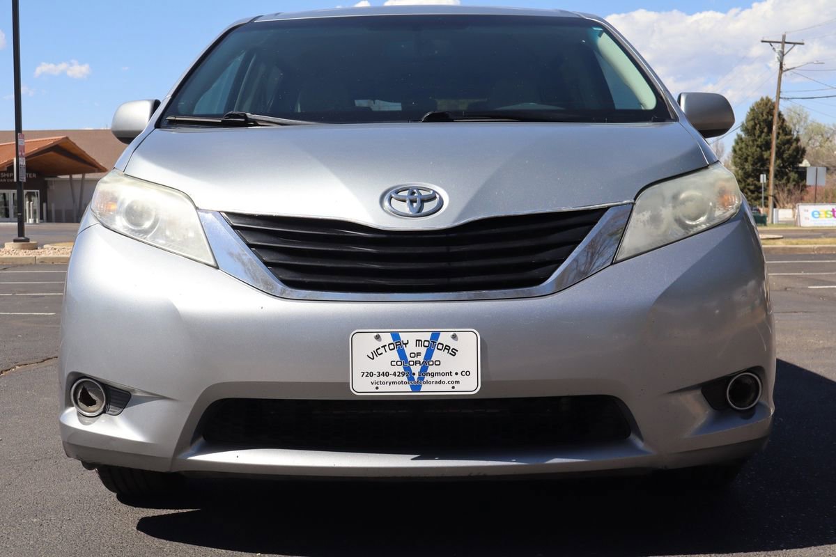 Used 2011 Toyota Sienna LE w/ Towing Pkg FWD image 13