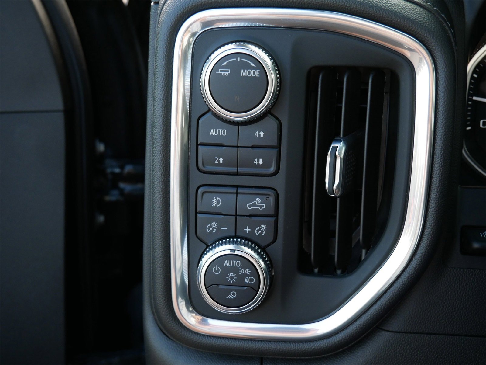 Used 2022 GMC Sierra 3500 Denali w/ Denali Ultimate Package image 17