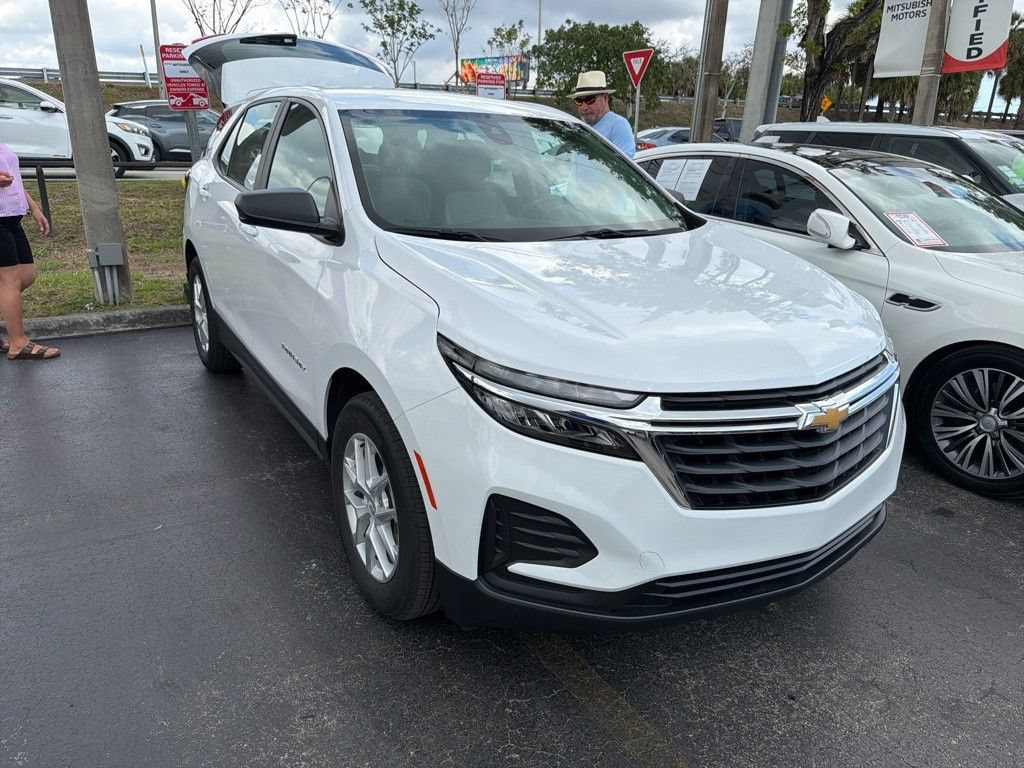 Used 2024 Chevrolet Equinox LS w/ Driver Confidence II Package FWD image 9