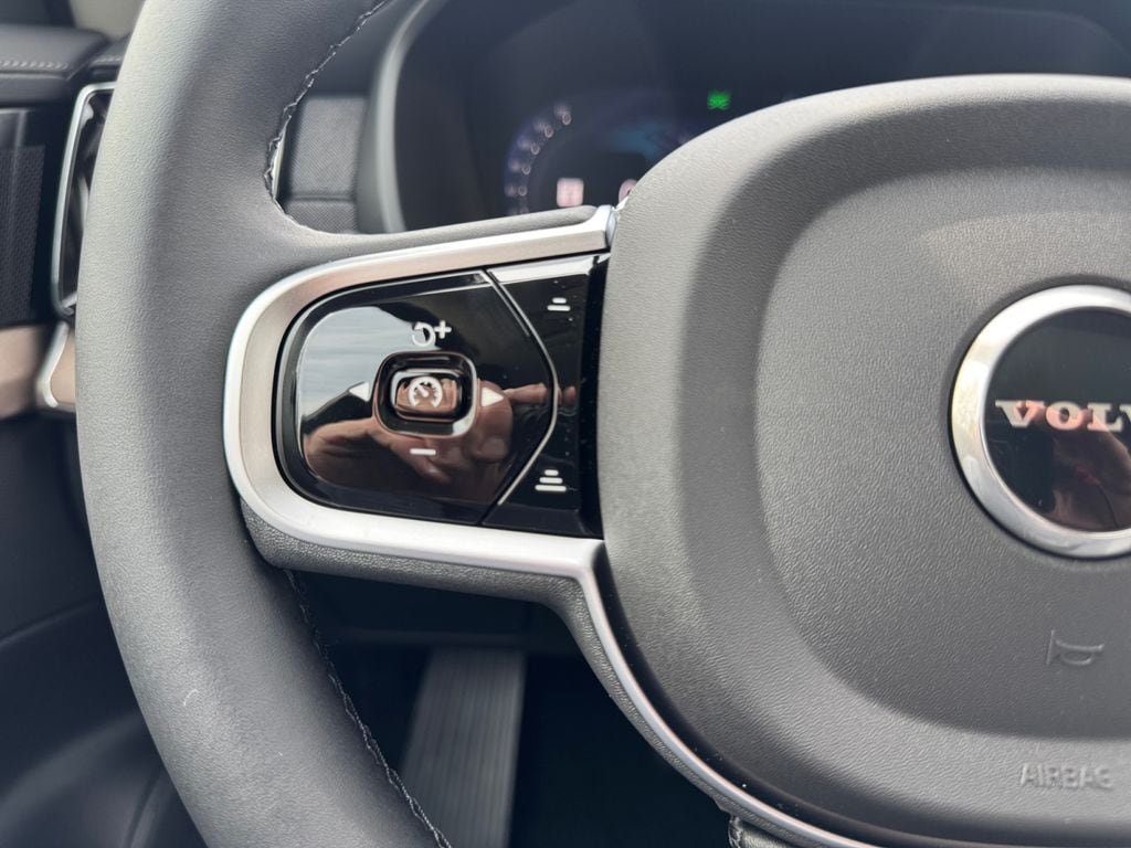New 2026 Volvo XC90 B6 Plus w/ Protection Package Premier AWD/4WD image 14
