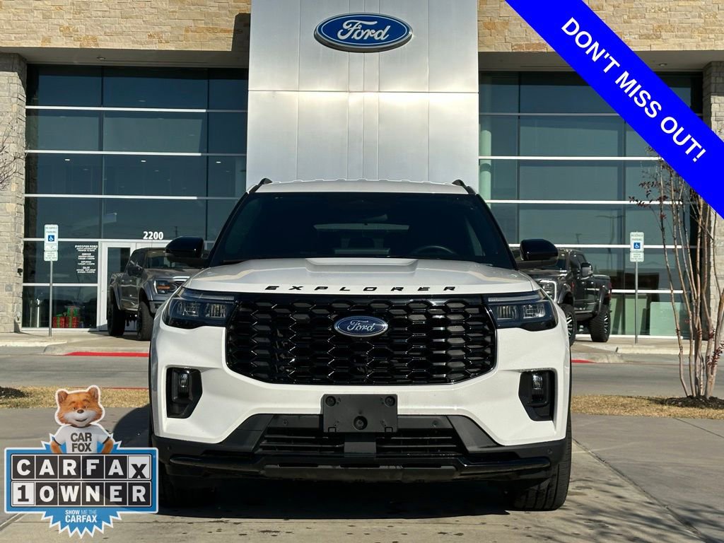 Used 2025 Ford Explorer ST-Line w/ ST-Line Street Pack image 2