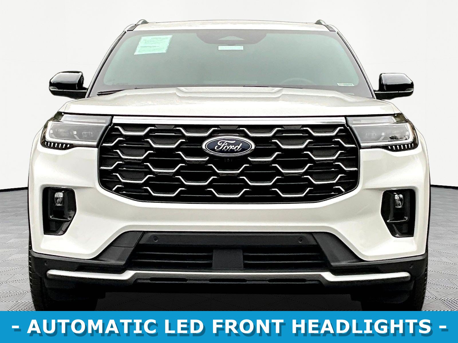 Used 2025 Ford Explorer Platinum w/ Ultimate Package AWD/4WD image 2