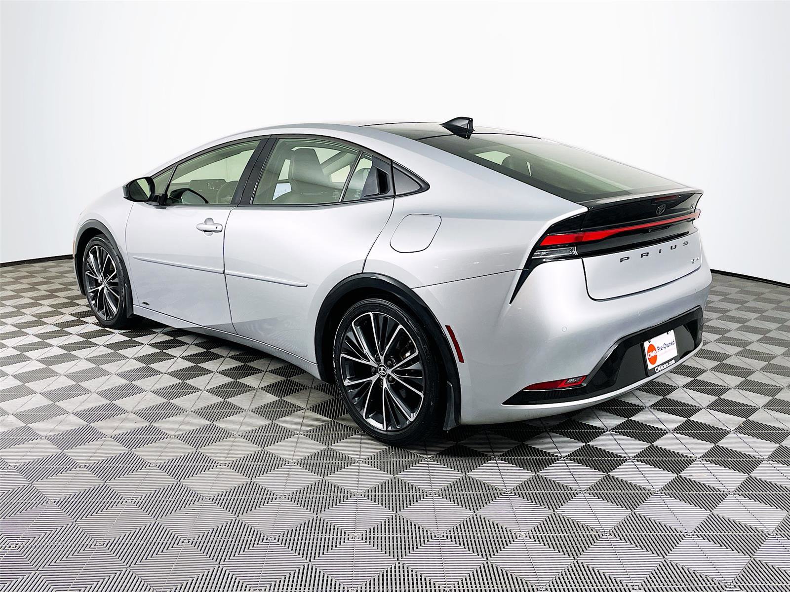 Used 2024 Toyota Prius XLE image 6