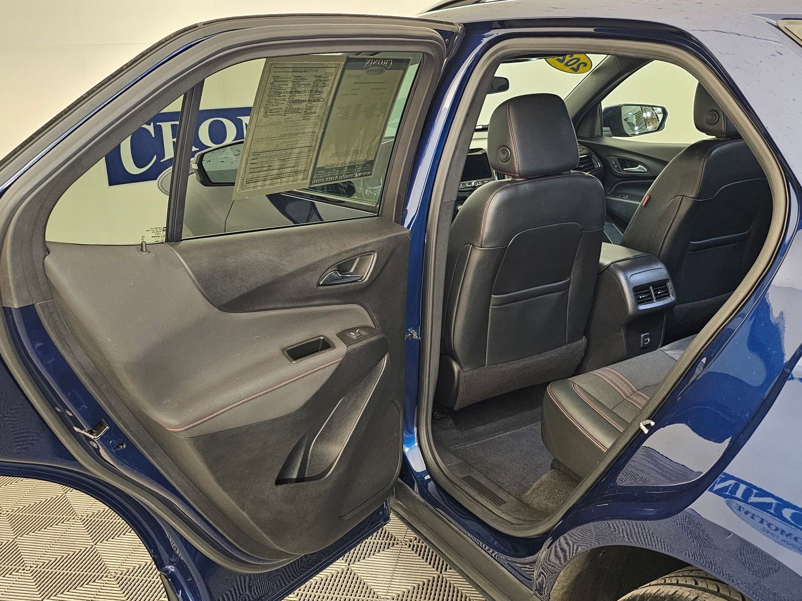 Used 2022 Chevrolet Equinox RS w/ Infotainment Package image 38