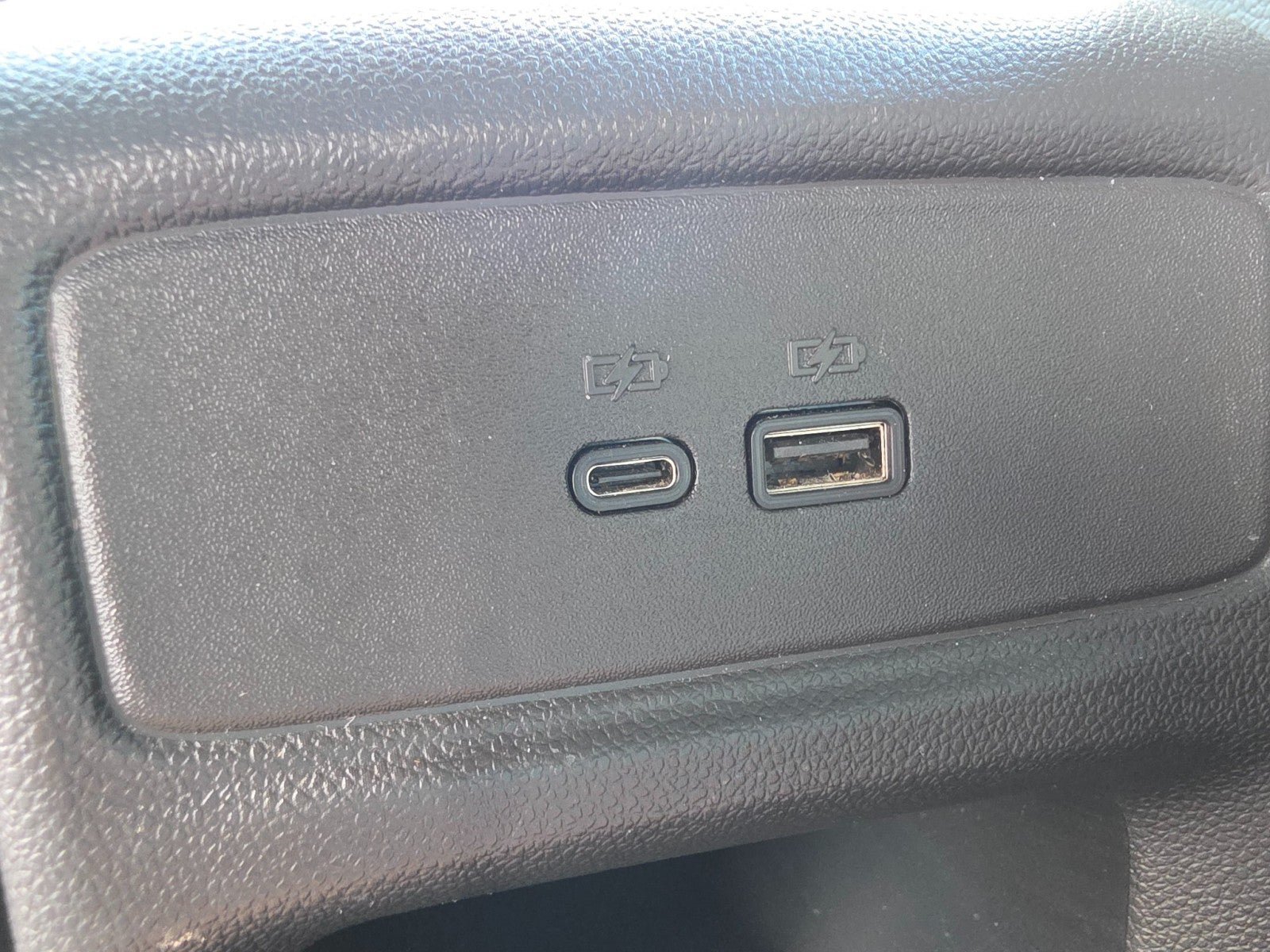 Used 2025 Chevrolet Trax LT w/ LT Convenience Package FWD image 24