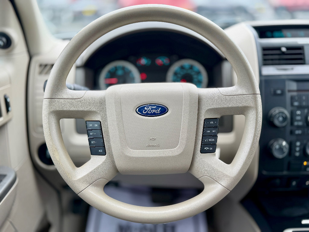 Used 2010 Ford Escape XLS image 7