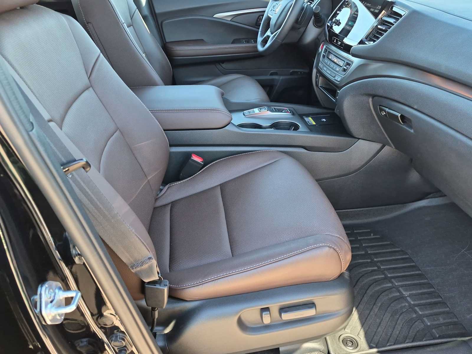 Certified 2025 Honda Passport EX-L image 22