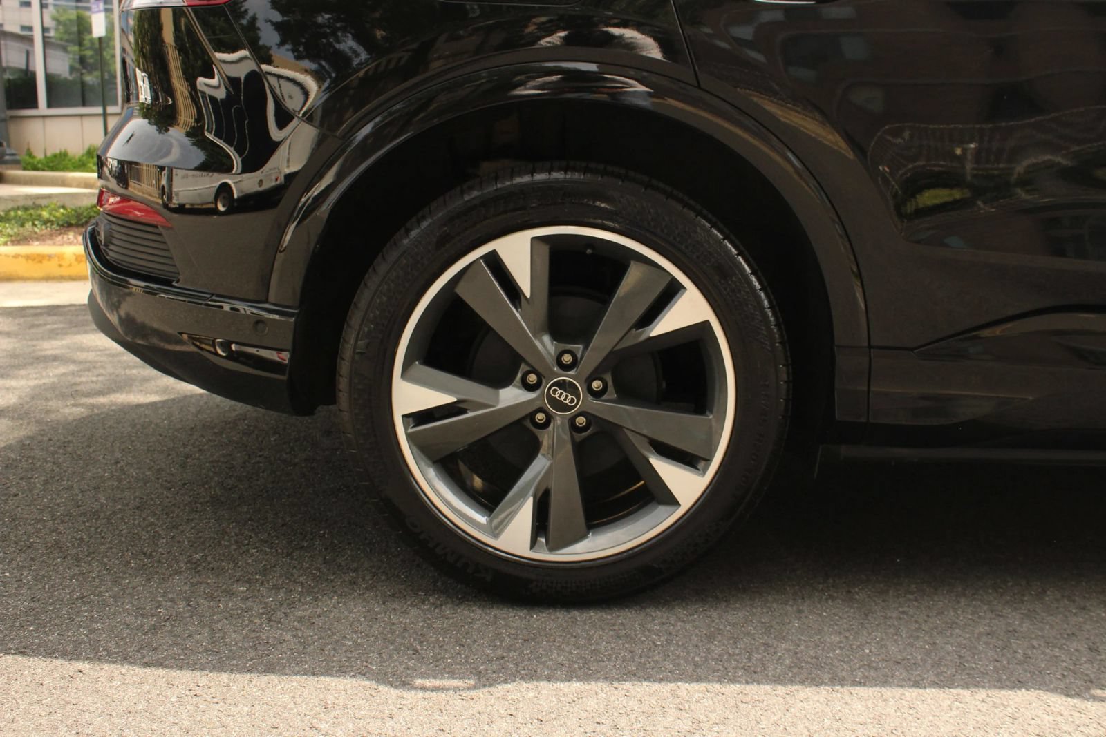 Used 2023 Audi Q4 e-tron Premium Plus w/ Premium Plus AWD/4WD image 5