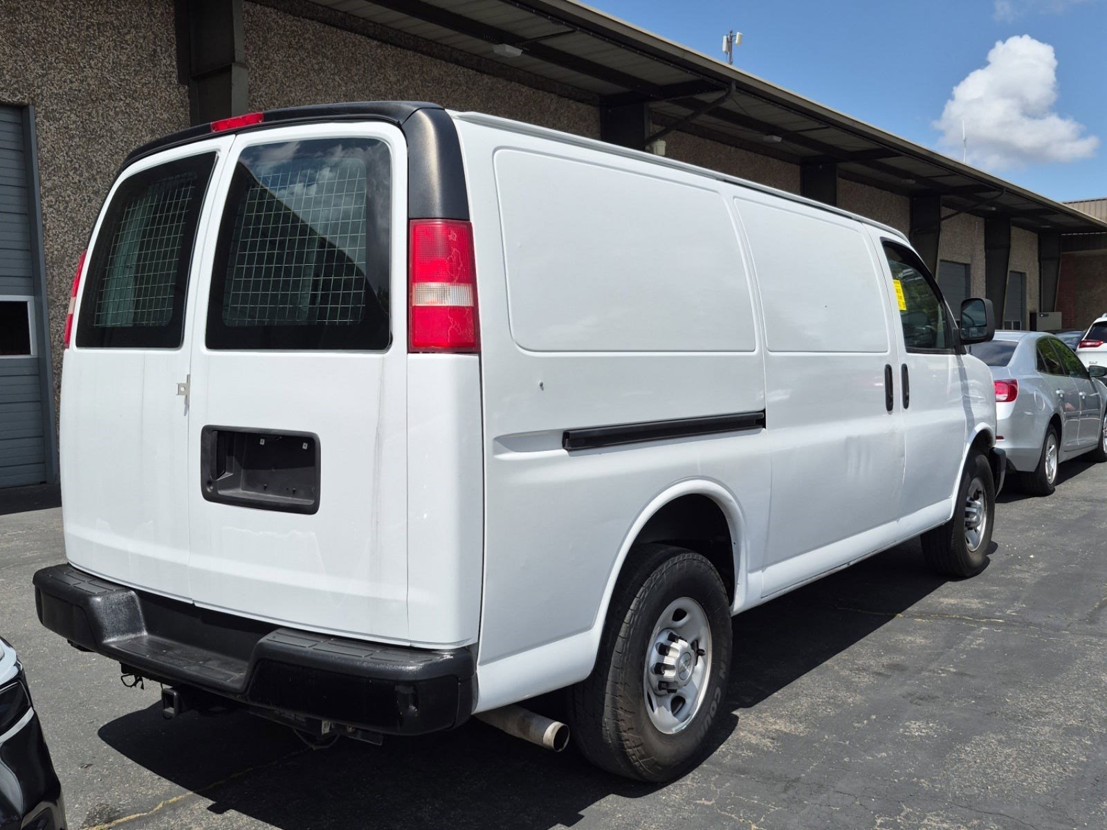 Used 2017 Chevrolet Express 2500 RWD image 7