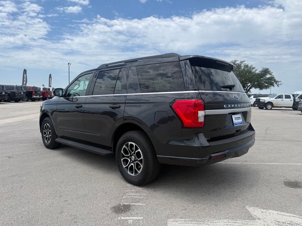 Used 2024 Ford Expedition XLT RWD image 3