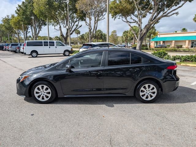 Used 2021 Toyota Corolla LE image 4