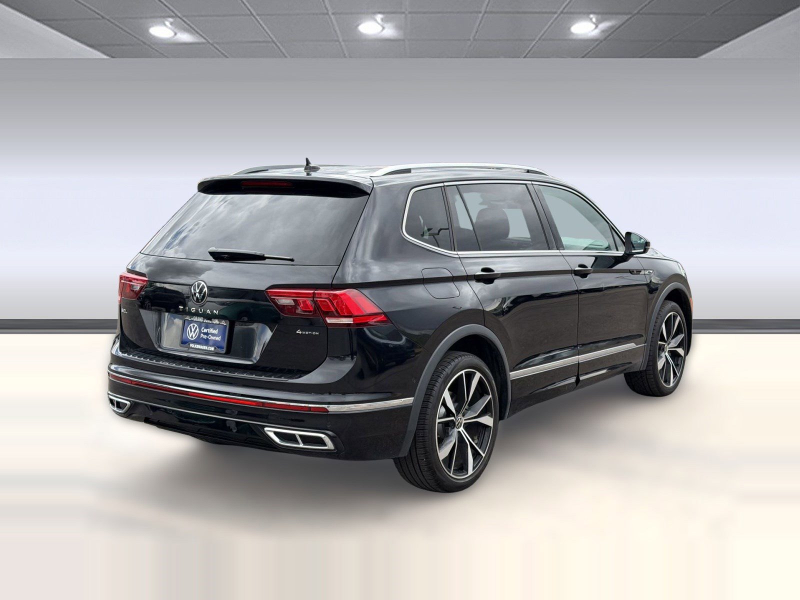 Used 2024 Volkswagen Tiguan SEL R-Line AWD/4WD image 9