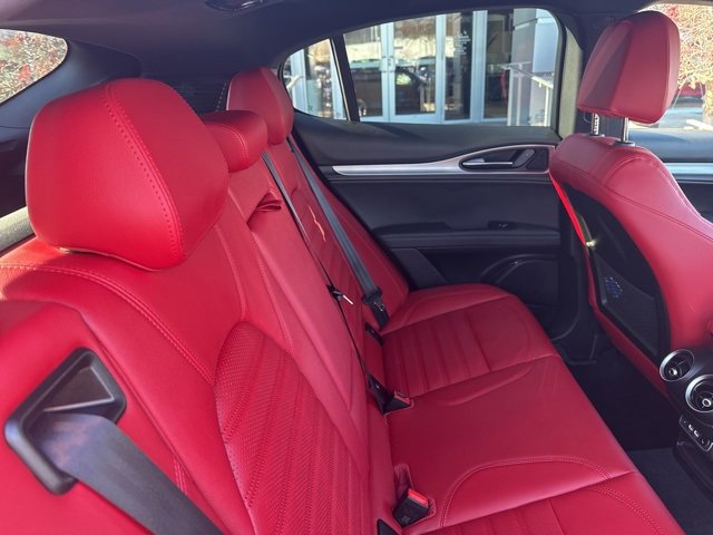 Used 2024 Alfa Romeo Stelvio Veloce image 31