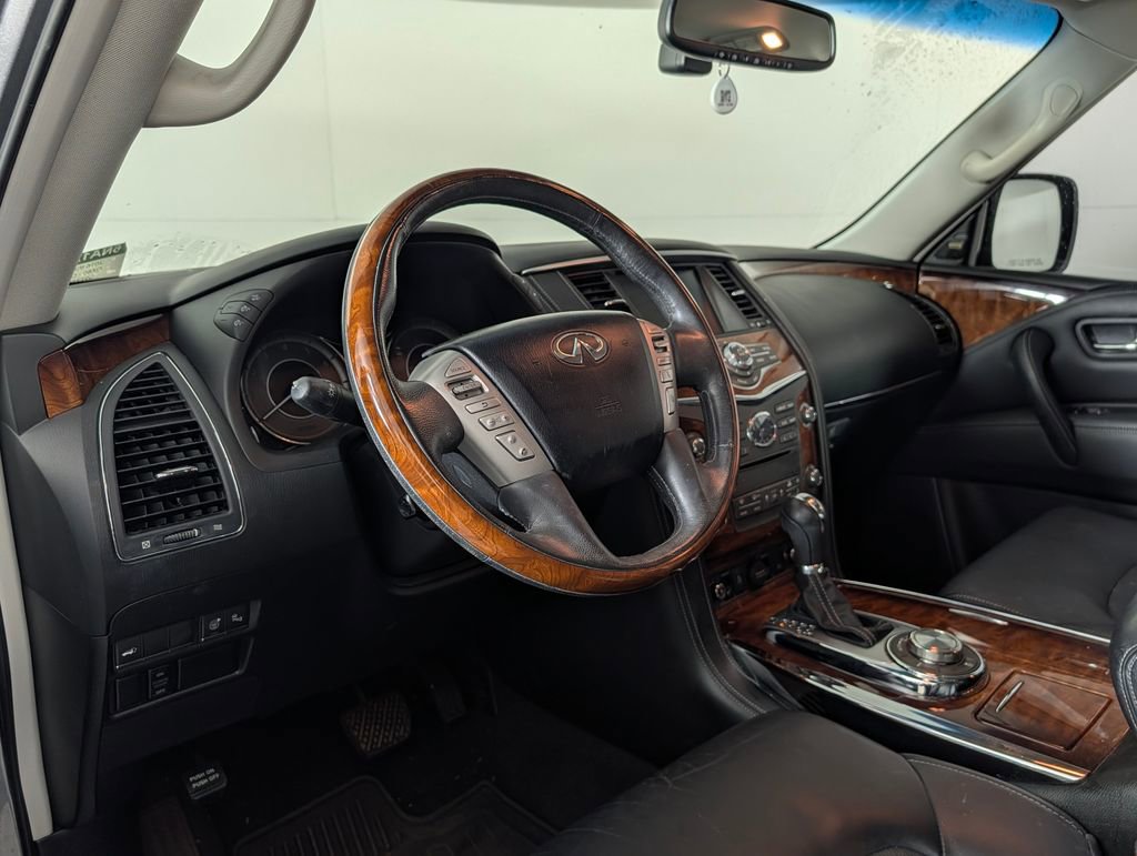 Used 2016 INFINITI QX80 4WD w/ Deluxe Technology Package image 4