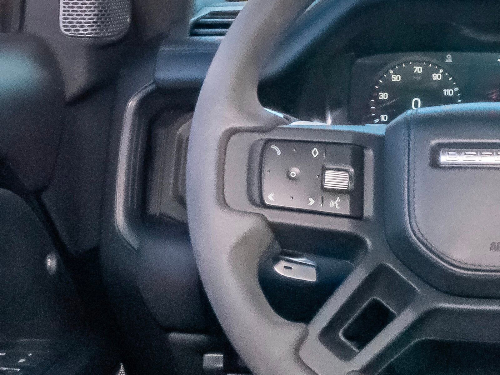 Used 2022 Land Rover Defender 110 V8 image 15