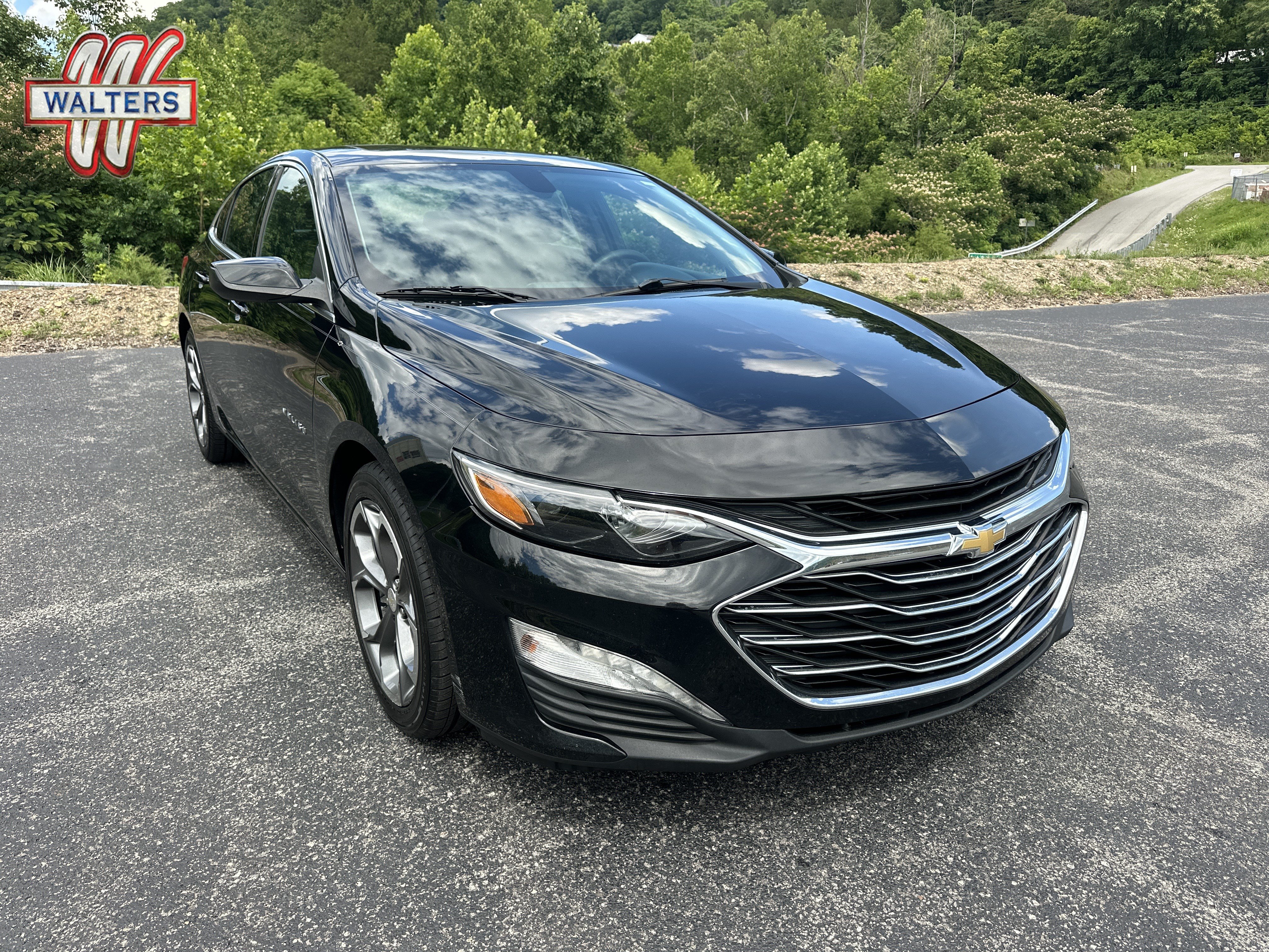 Used 2021 Chevrolet Malibu LT FWD image 1