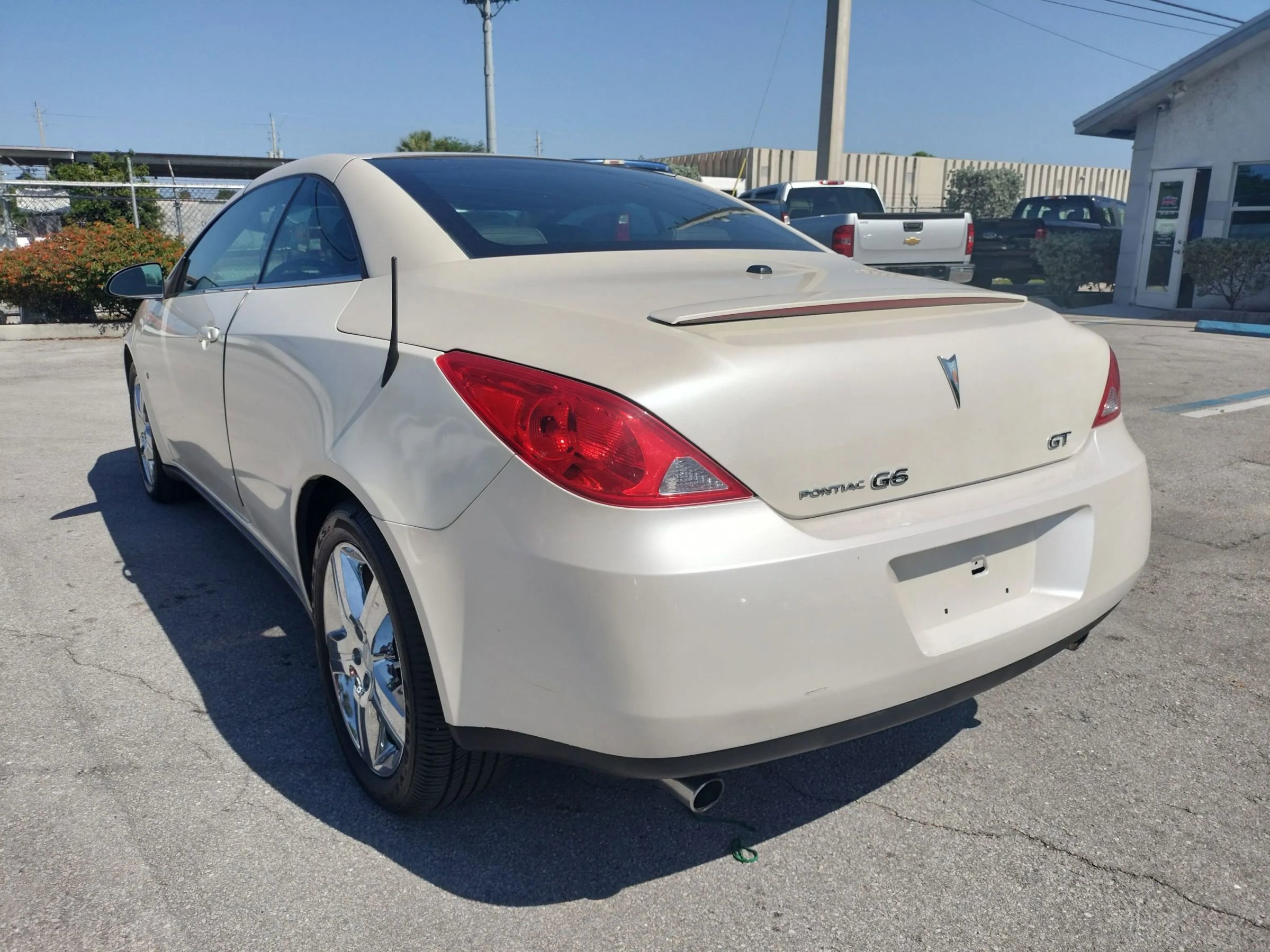 Used 2009 Pontiac G6 GT w/ Sport Package 1 FWD image 5