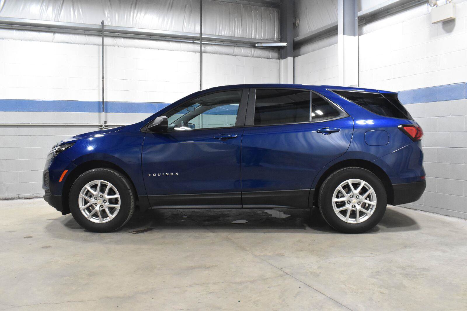 Used 2023 Chevrolet Equinox LS w/ LS Convenience Package AWD/4WD image 19