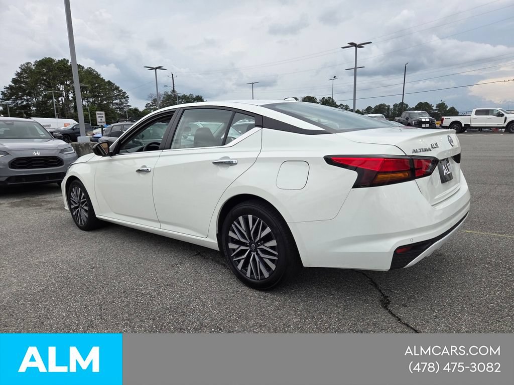 Used 2025 Nissan Altima 2.5 SV FWD image 10