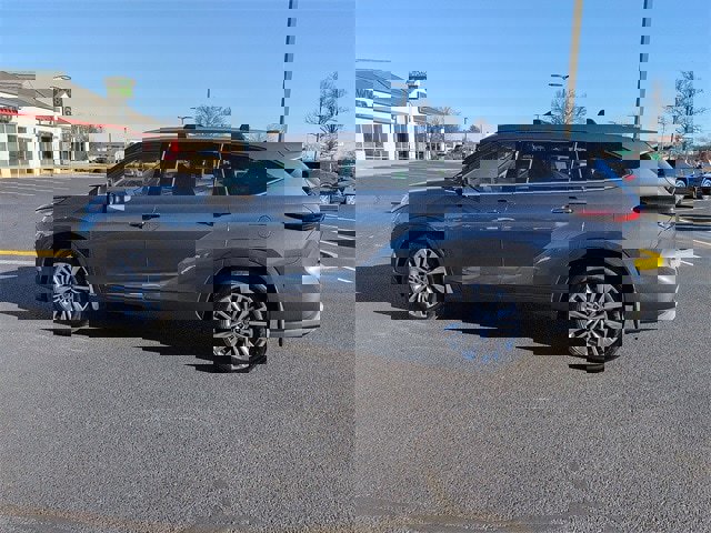 Certified 2025 Toyota Highlander Platinum image 4