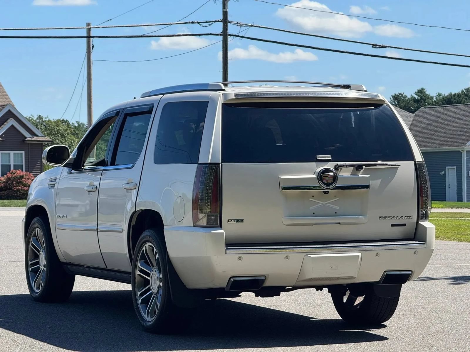 Used 2012 Cadillac Escalade Premium AWD/4WD image 8
