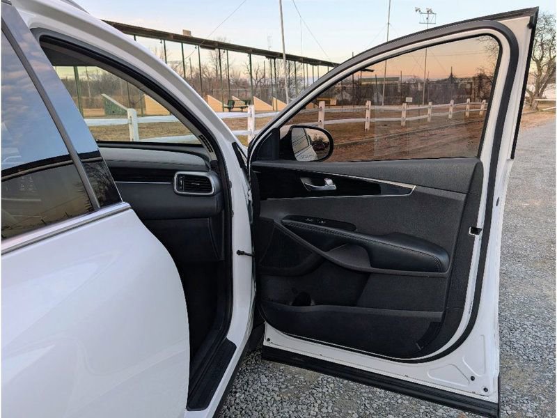 Used 2019 Kia Sorento EX image 11