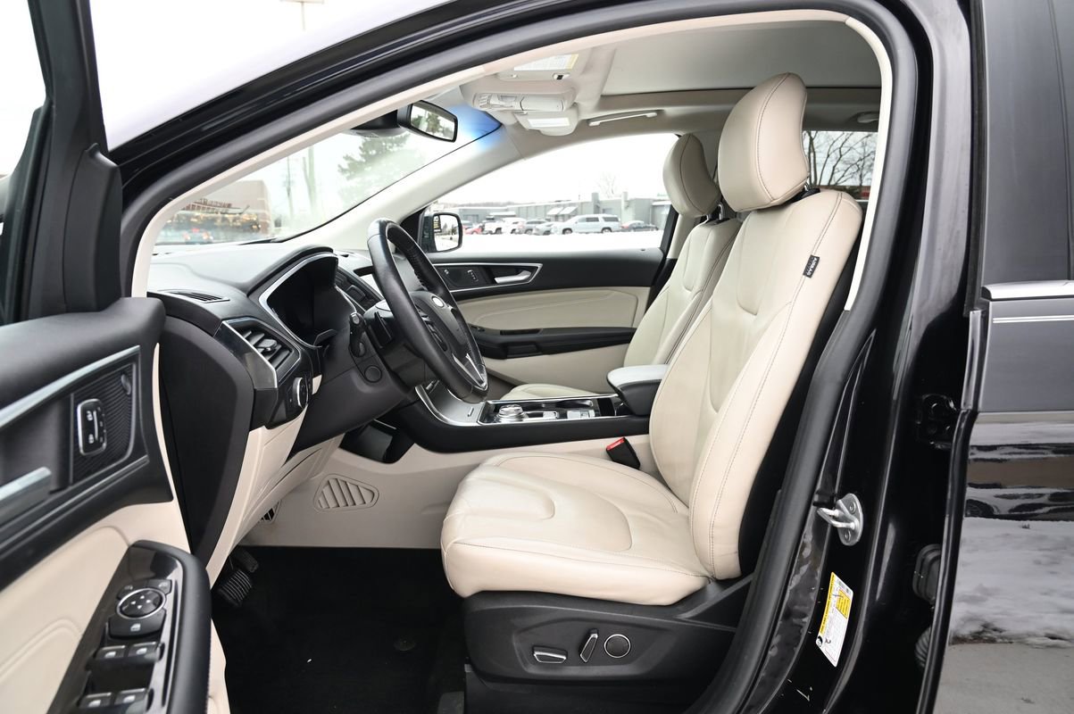 Used 2019 Ford Edge Titanium w/ Cold Weather Package image 17