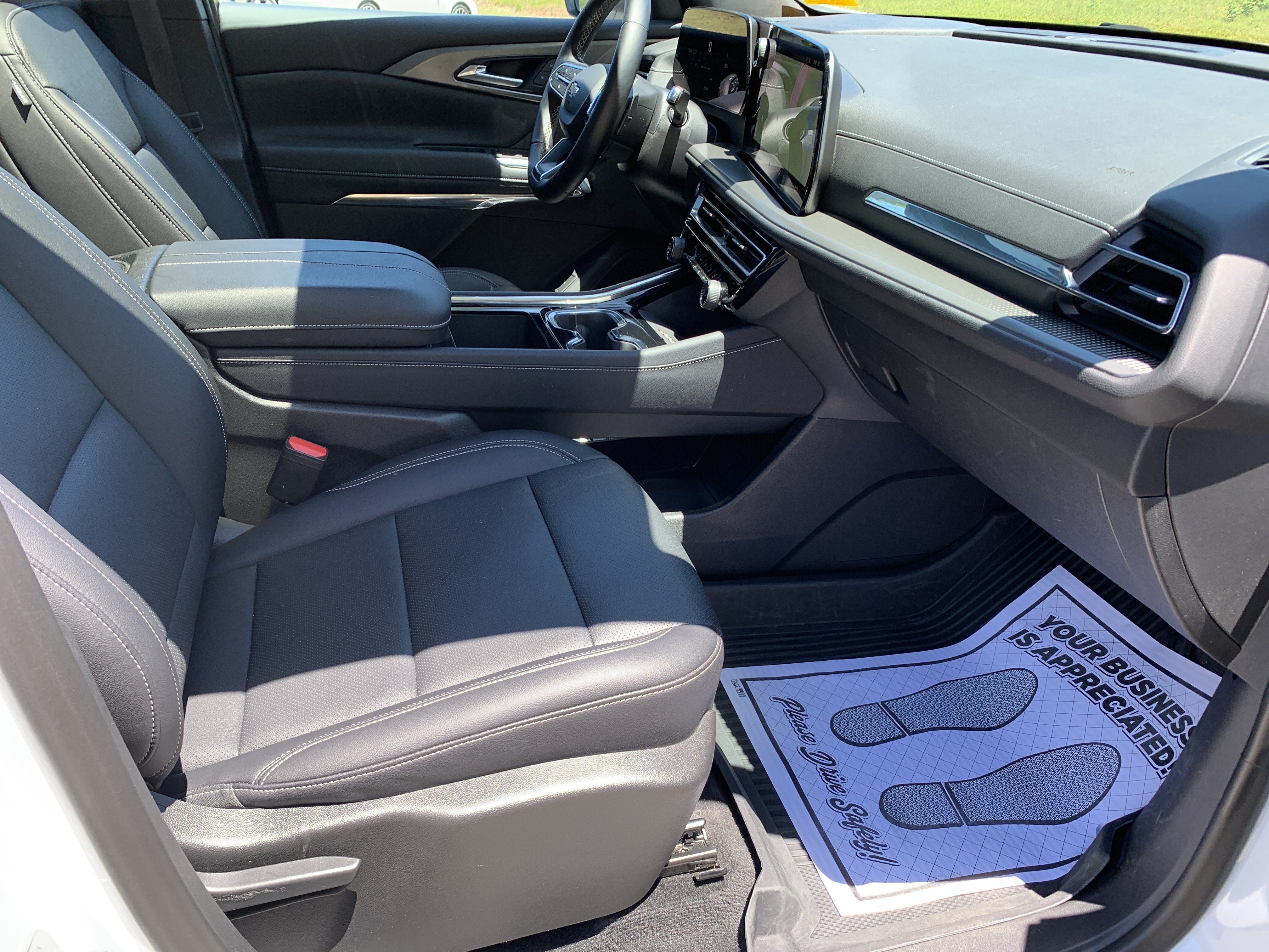 Used 2025 Chevrolet Traverse LT w/ Sun and Wheel Package FWD image 45
