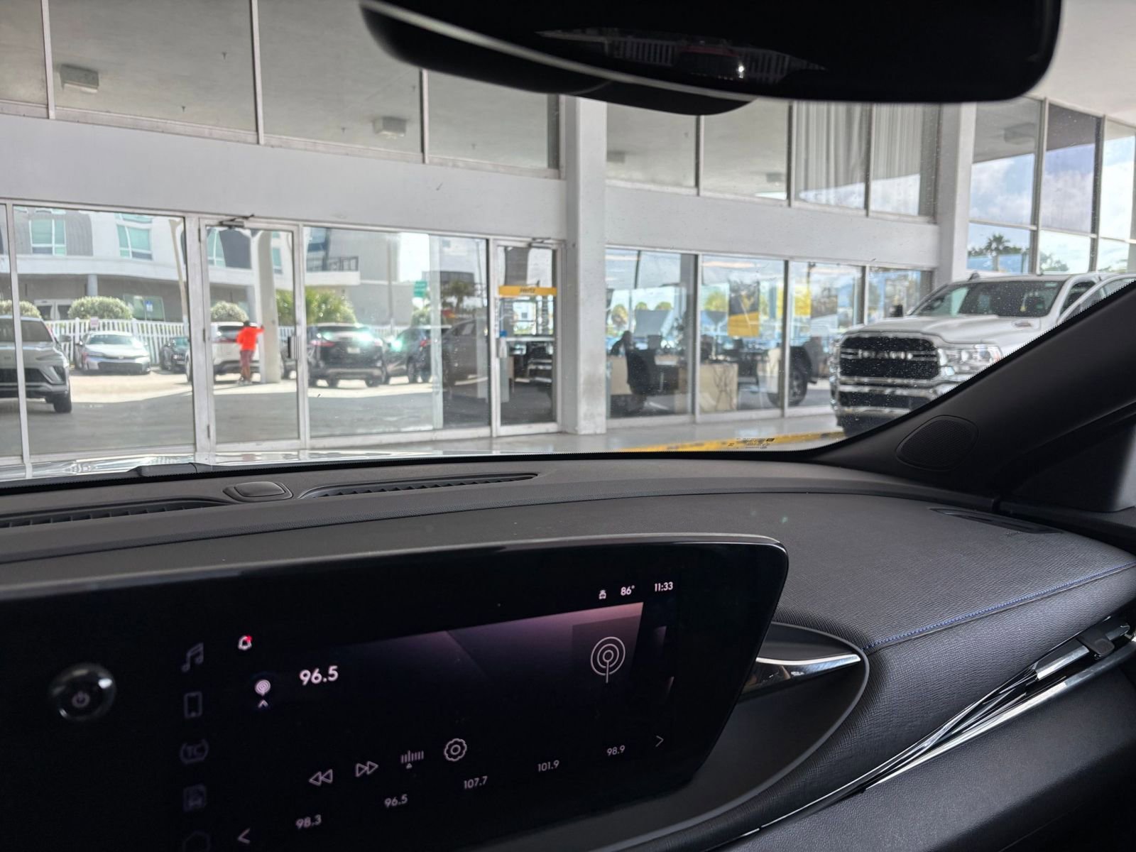 Used 2025 Buick Envista Sport Touring image 35