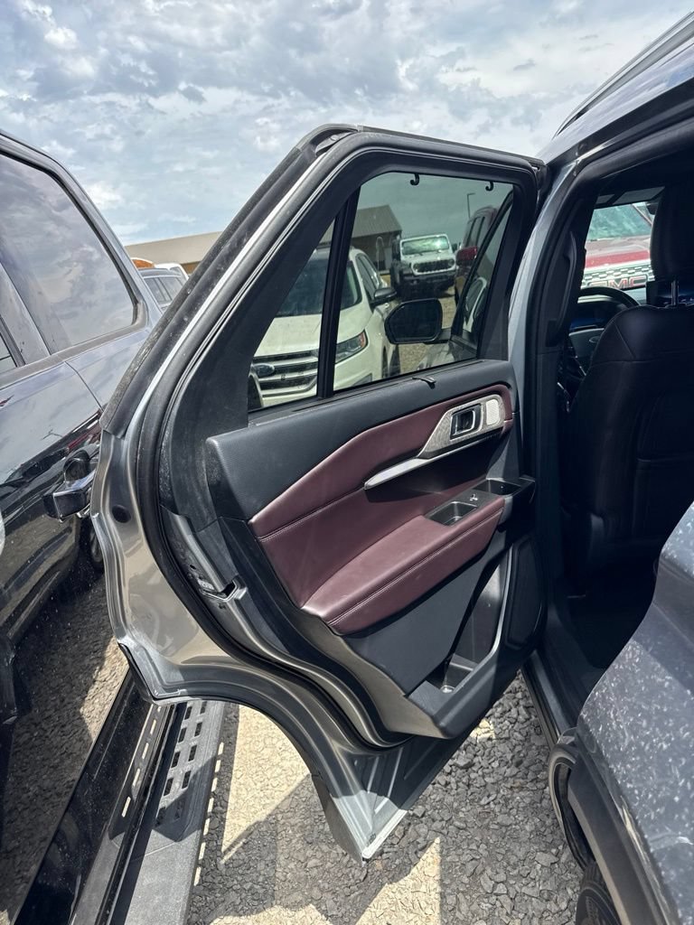 Used 2025 Ford Explorer Platinum AWD/4WD image 12