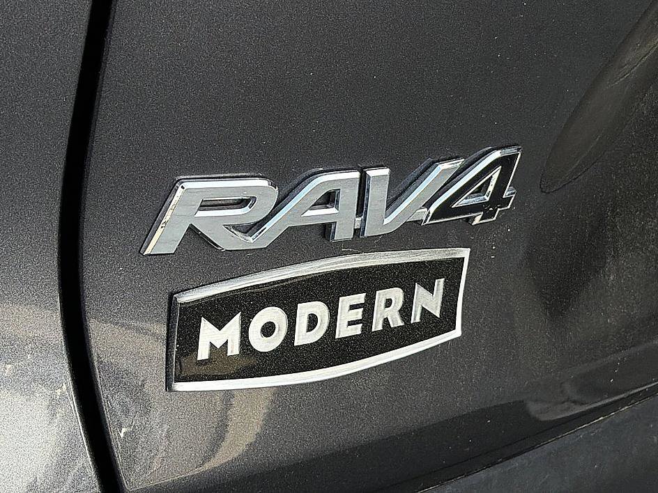Used 2025 Toyota RAV4 LE FWD image 27