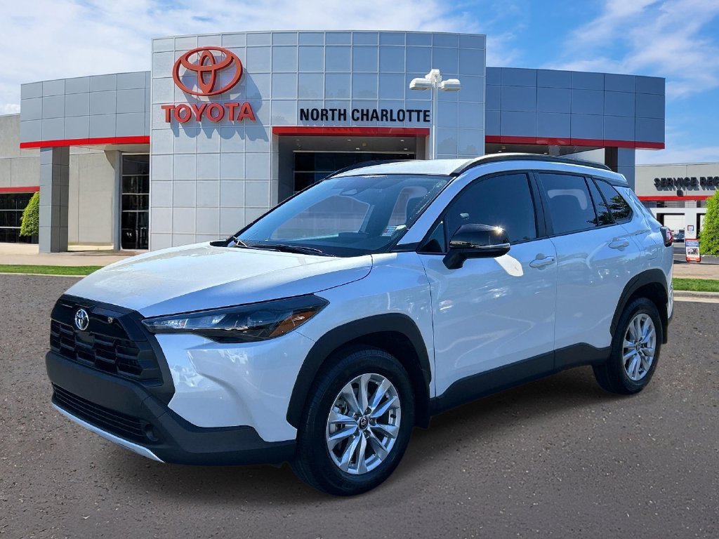 Used 2026 Toyota Corolla Cross LE FWD image 5
